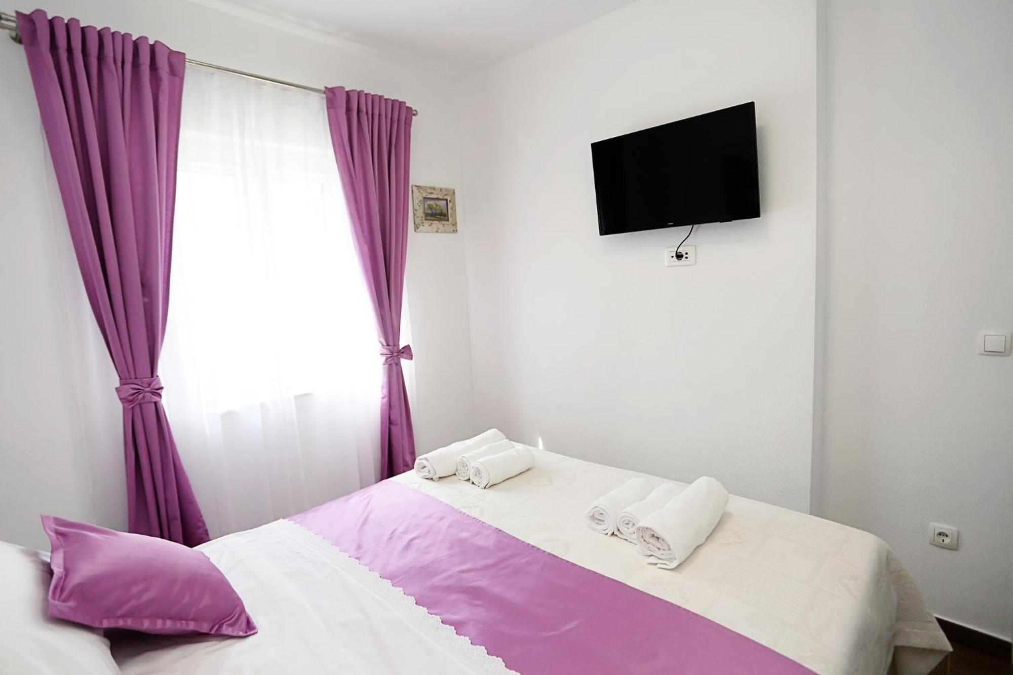 Apartments Romarin Supetar Exterior photo